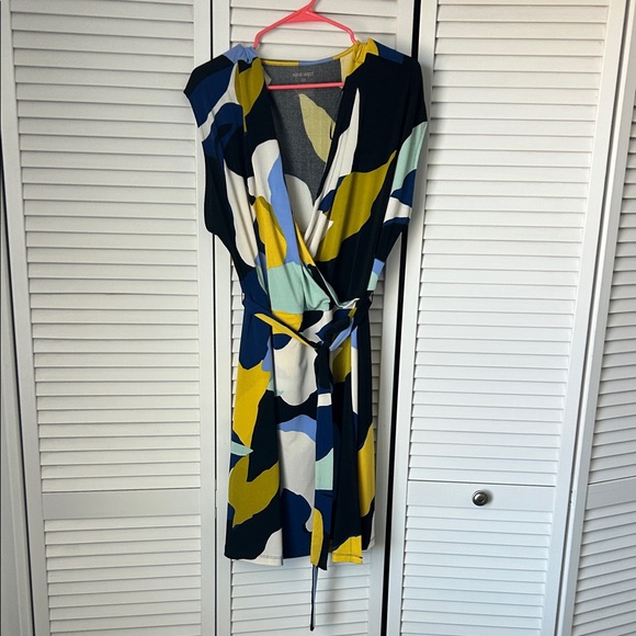 Nine West Dresses & Skirts - Nine West Abstract Wrap Dress - Navy, Yellow, White & Light Blue